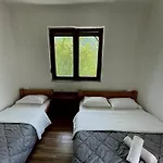 Lazer Cardaku Guesthouse