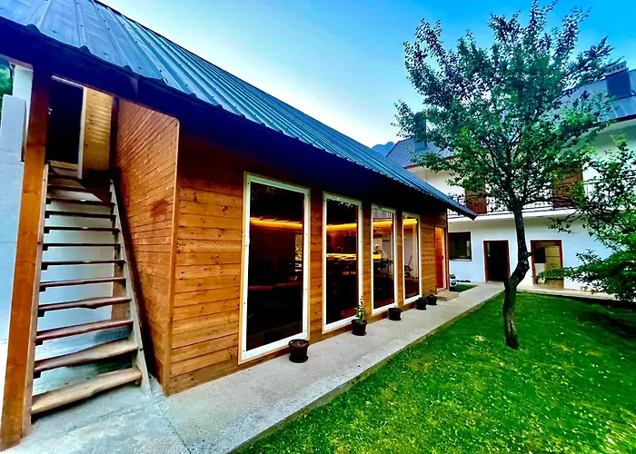 Lazer Cardaku Guesthouse
