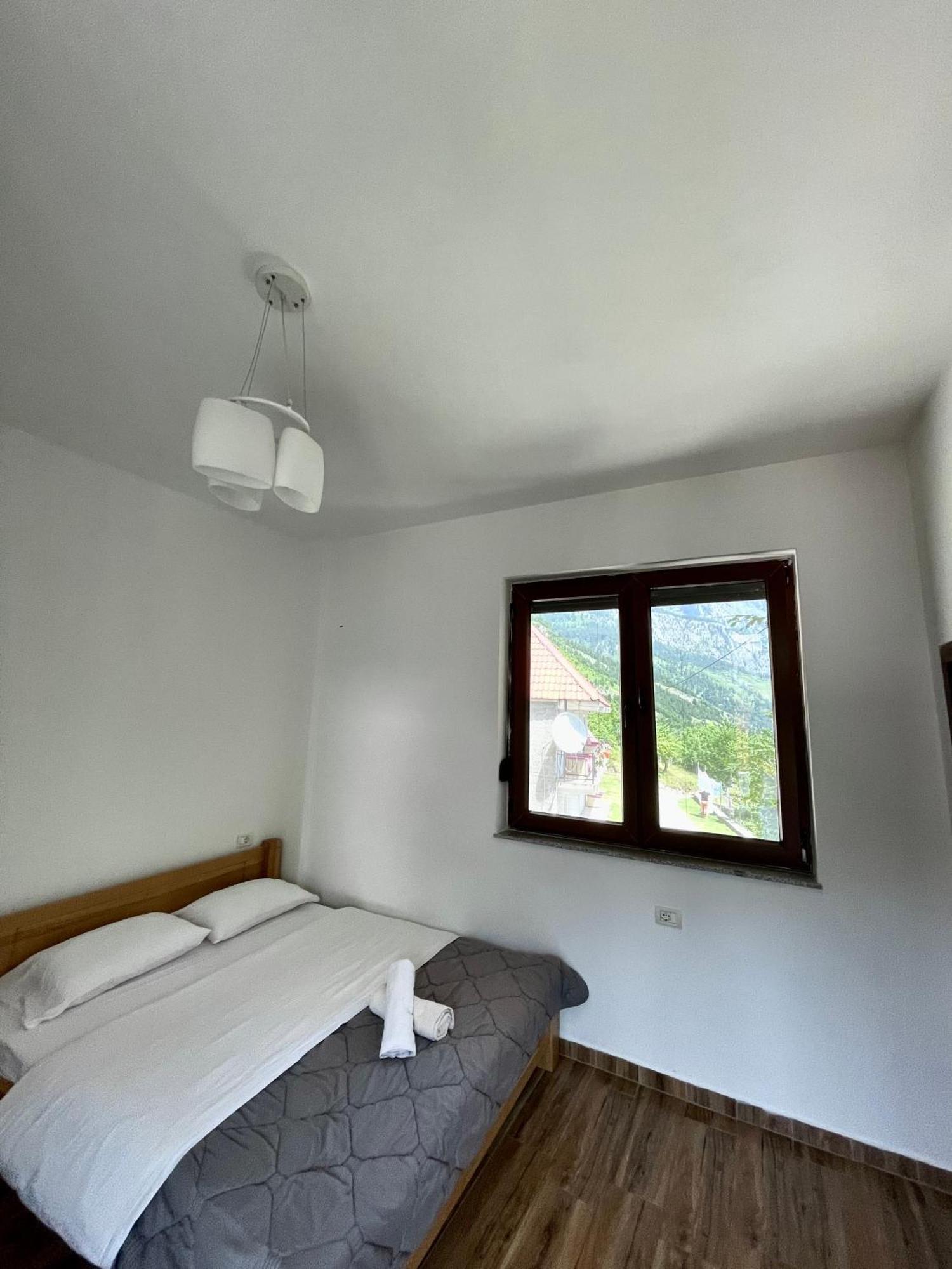 Lazer Cardaku Bed and breakfast *