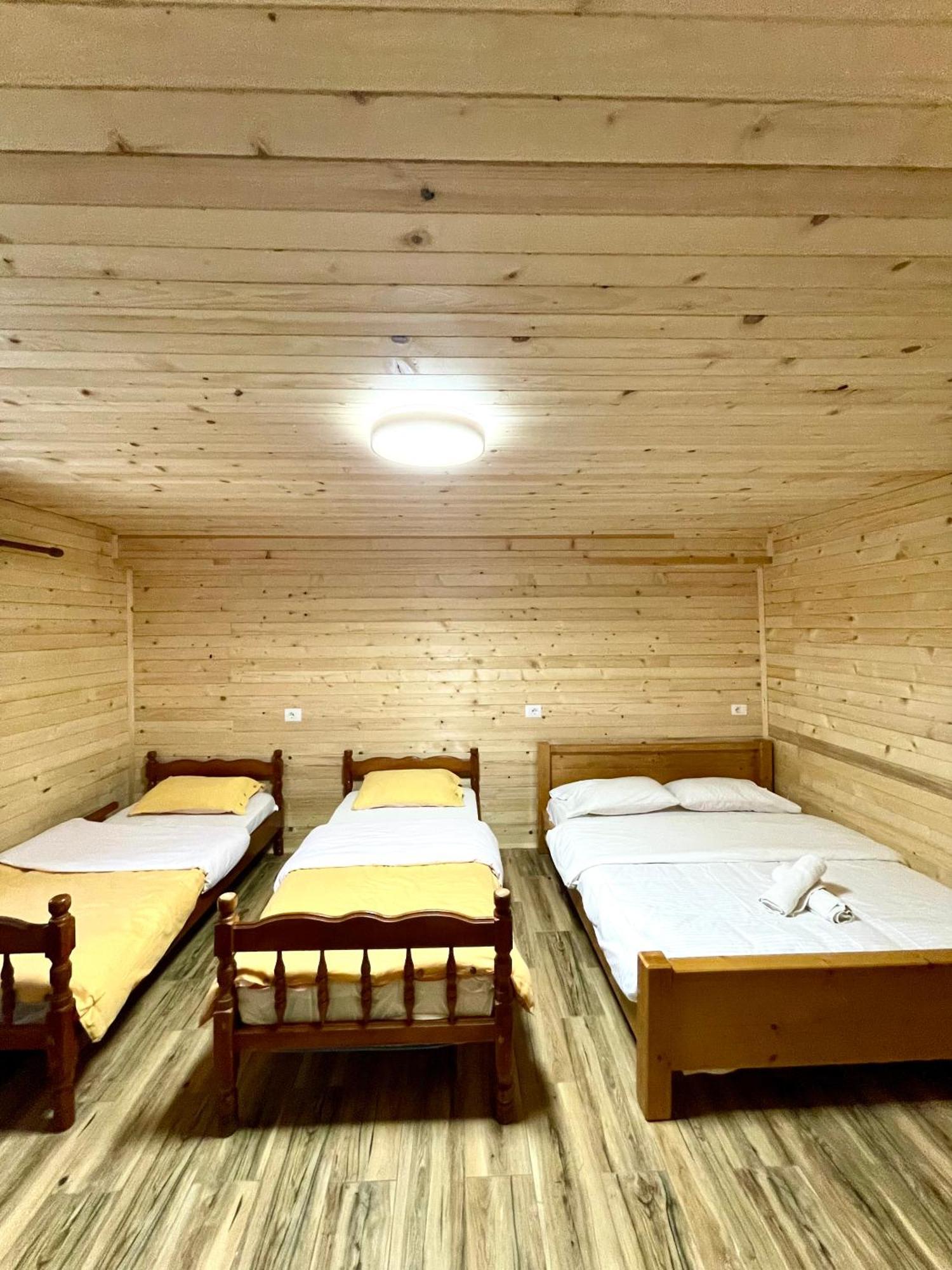 Lazer Cardaku Bed and breakfast