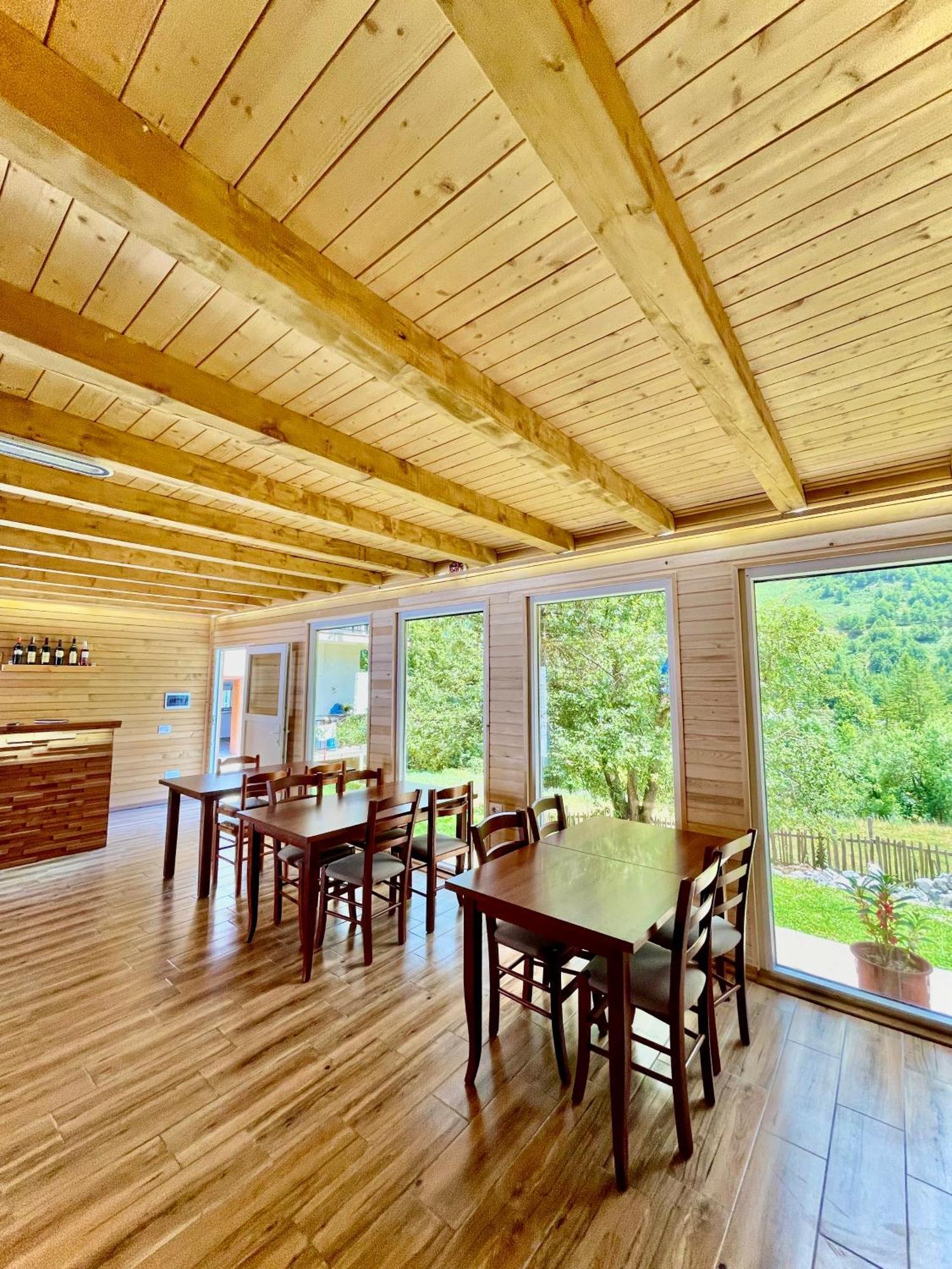 Lazer Cardaku Bed & Breakfast *